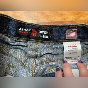 Men’s size 32/32 Ariat FR low rise M4 Boot cut blue jeans